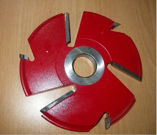 il pannello delle taglierine T.C.T della limatrice del carburo che alza la taglierina con rosso ha dipinto il colore