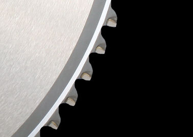 Lama per sega circolare per il taglio di metalli