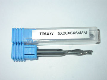 2 bit del carburo di CNC di spirale di rifinitura della flauto giù tagliano o aumentano il taglio con il solido micro- del grano per il taglio del legno duro