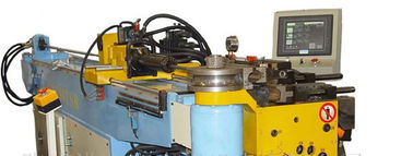 Macchina piegatubi del tubo di CNC con i fori di perforazione sul tubo